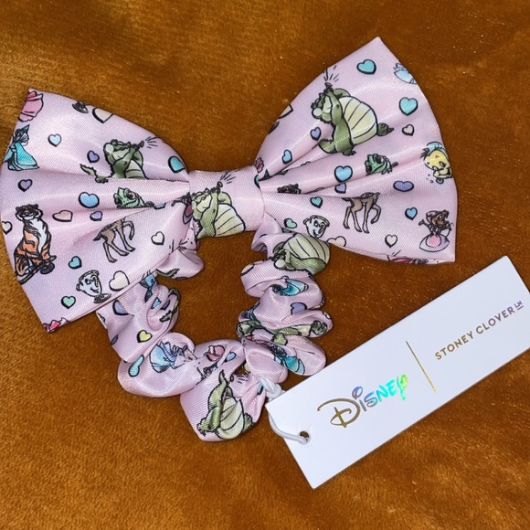 24HR FINAL DROP ⬇️ Disney X Stoney Clover Pink Side kicks bow scrunchie main image 5